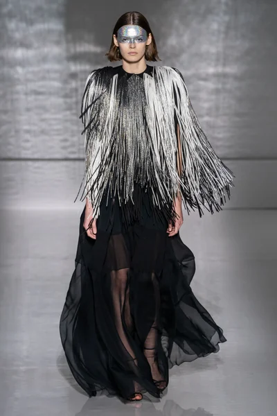 Look 19